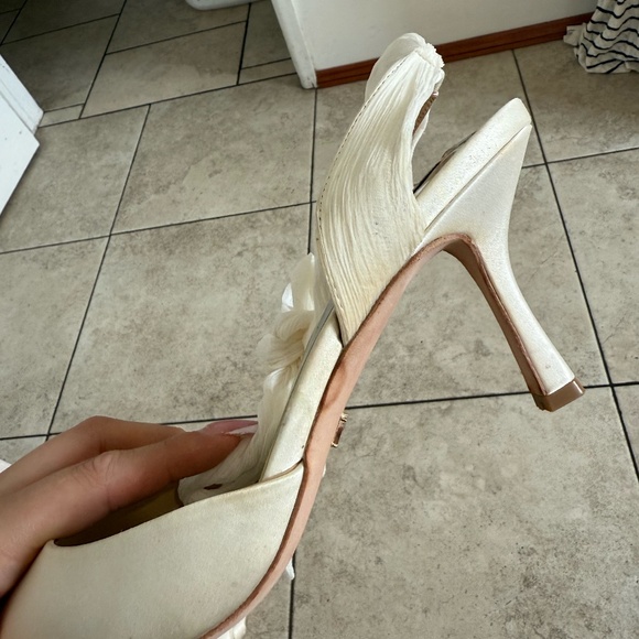 Badgley Mischka blaze pump ankle tie FINAL PRICE NO OFFERS - Picture 10 of 16
